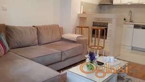 PRODAJE SE DVOSOBAN STAN U CENTRU